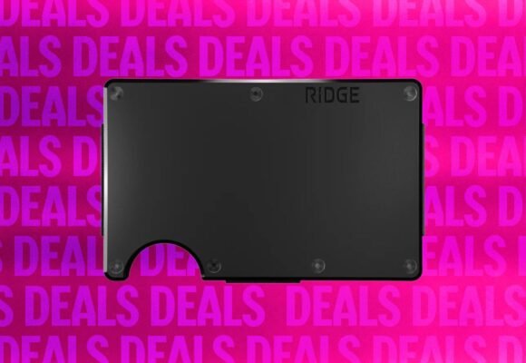 Go Minimal—the Ridge Wallet is 20 Percent Off Right Now