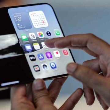 Apple hit by ‘Crackgate’ outcry over iPhone Duo screen problems